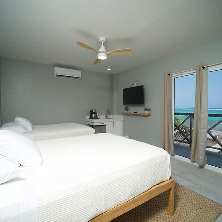 Sandbar Beachfront Hostel & Restaurant San Pedro  Exterior photo
