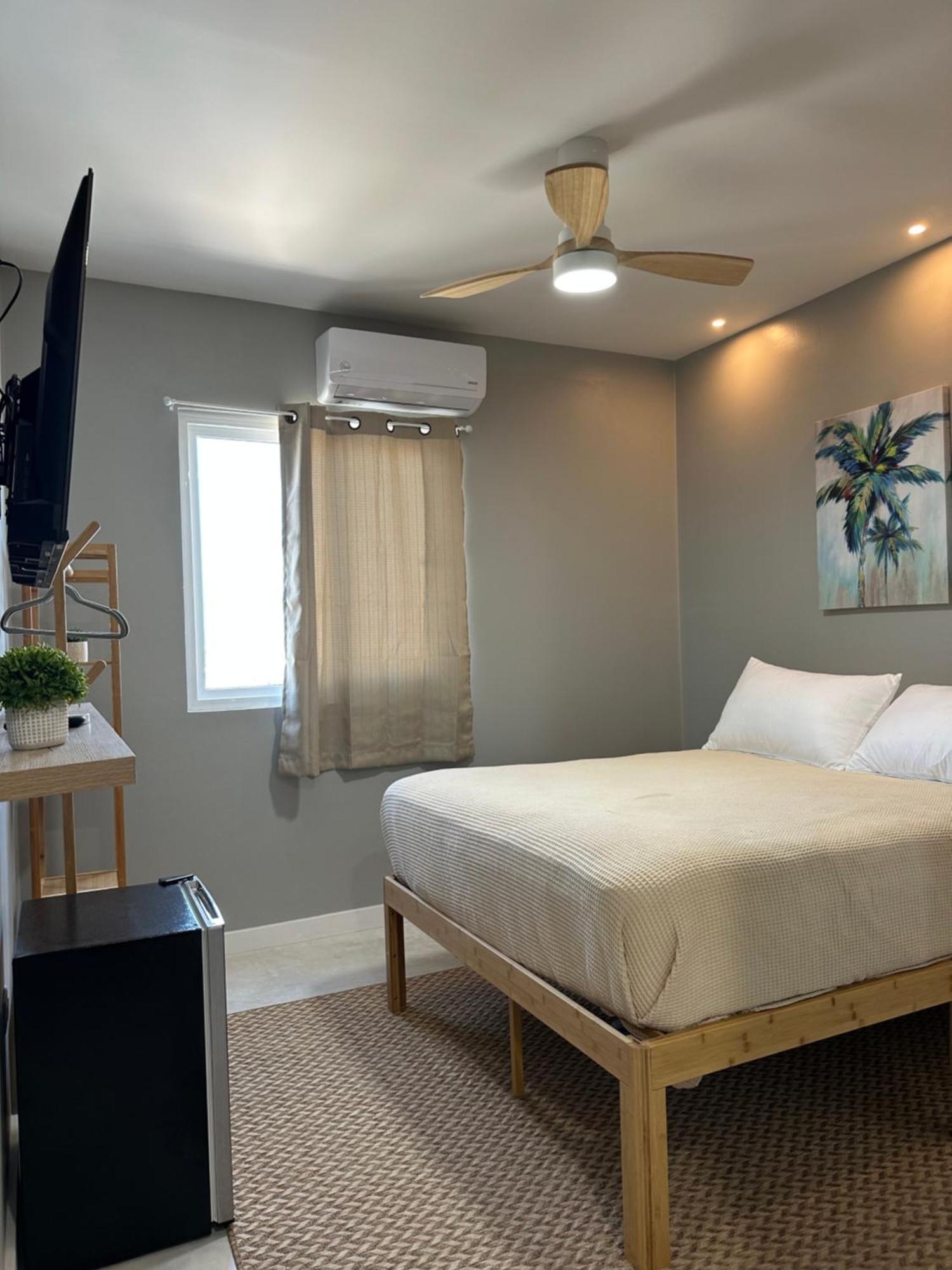 Sandbar Beachfront Hostel & Restaurant San Pedro  Room photo